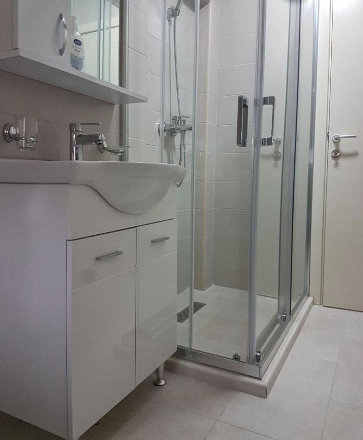 Apartmani Popovic V&A Tivat Exteriör bild