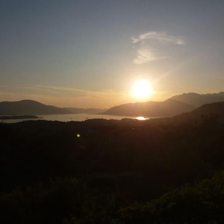 Apartmani Popovic V&A Tivat Exteriör bild