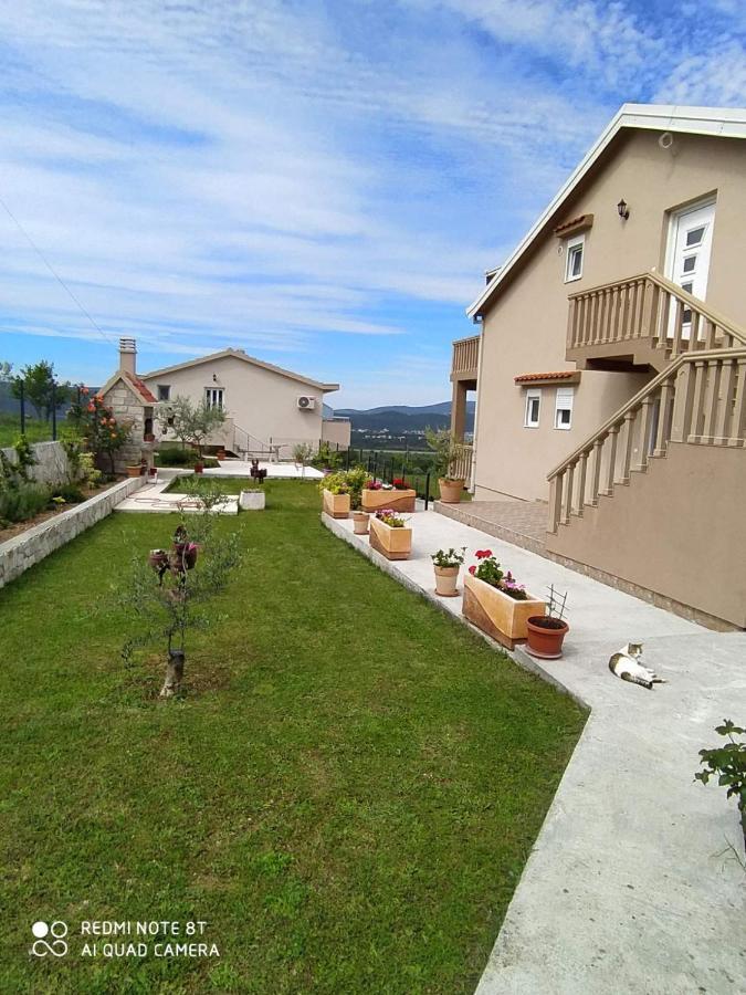 Apartmani Popovic V&A Tivat Exteriör bild