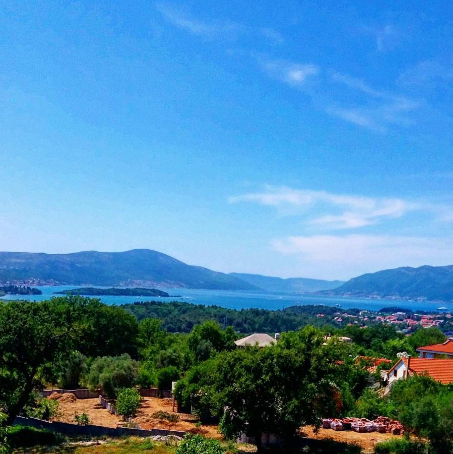 Apartmani Popovic V&A Tivat Exteriör bild