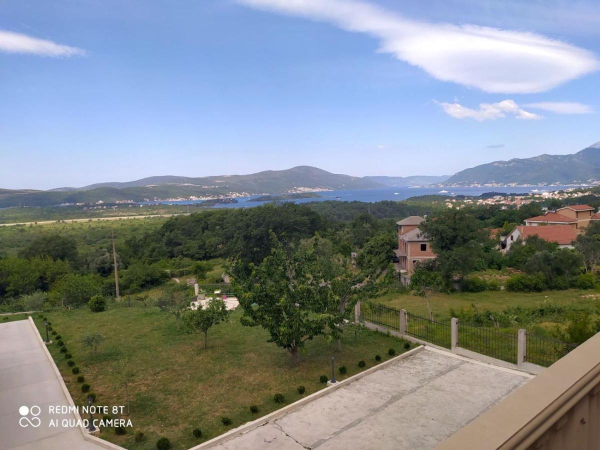 Apartmani Popovic V&A Tivat Exteriör bild