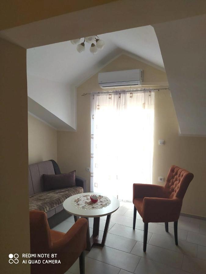Apartmani Popovic V&A Tivat Exteriör bild