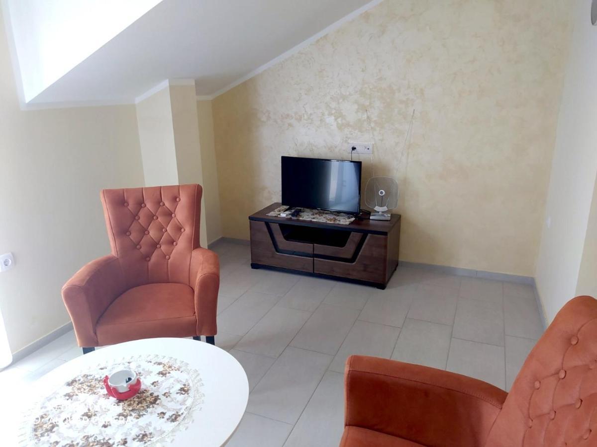 Apartmani Popovic V&A Tivat Exteriör bild