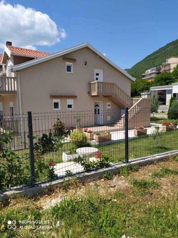 Apartmani Popovic V&A Tivat Exteriör bild