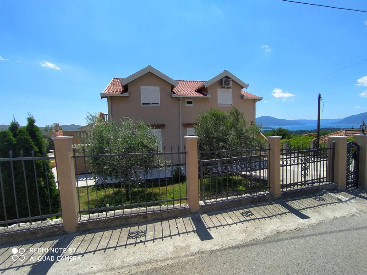 Apartmani Popovic V&A Tivat Exteriör bild