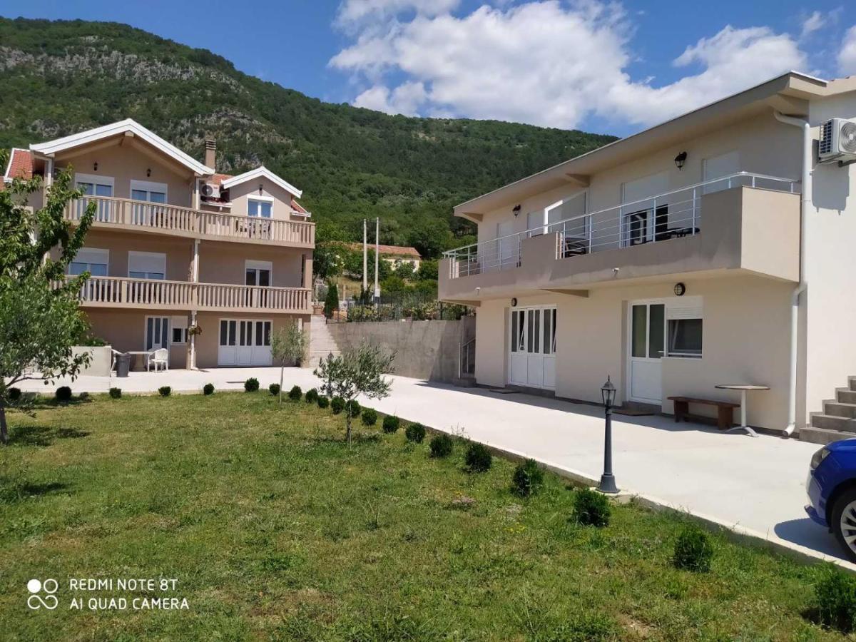 Apartmani Popovic V&A Tivat Exteriör bild